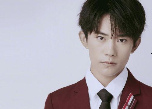 易烊千玺早期吃瓜视频,揭秘青涩少年成长轨迹