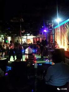 平安夜群众吃瓜视频,街头热辣视频曝光，民众欢聚共享欢乐时光