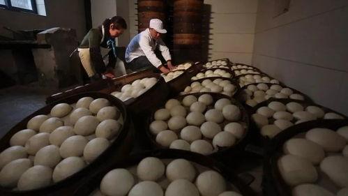 杭州富阳吃瓜事件视频,一场引发热议的街头冲突瞬间