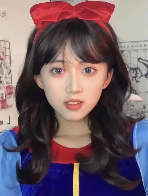 网红吃瓜男扮女装视频播放,网友热议性别界限