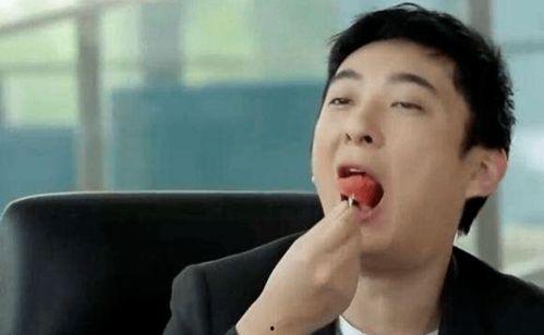 潘玮柏吃瓜的视频,趣味横生瞬间曝光！